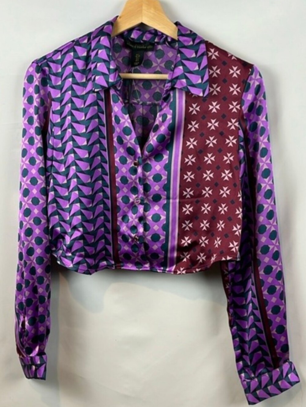 House of Harlow 1960 Purple Satin Patterned Long sleeve  Button-Down Crop Shirt